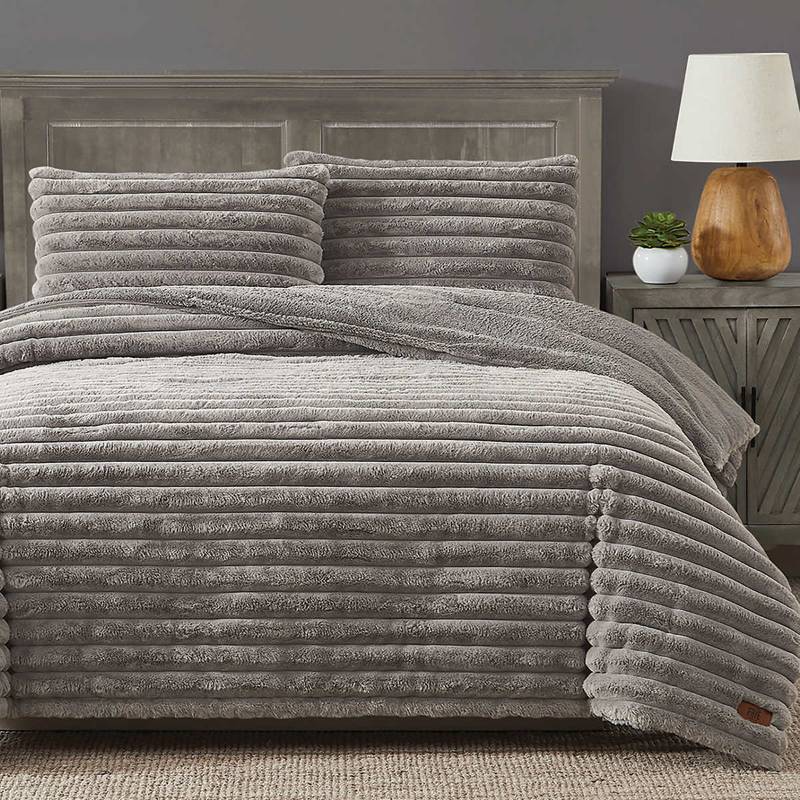 Frye Faux Fur 3-piece Comforter Set size shops Queen