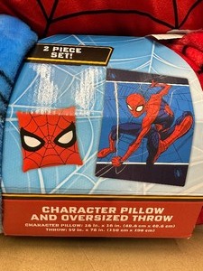 lot 77 image: New Marvel Spiderman 2 Piece Oversized throw Blanket and Pillow Set