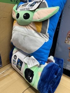 lot 100 image: New Star Wars Mandlorean Baby Yoda 2 Piece Oversized throw Blanket and Pillow Set