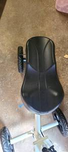 lot 123 image: Adjustable Height Medical Knee Injury Scooter