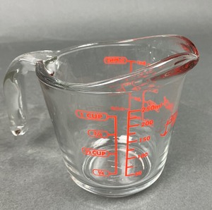 lot 15 image: For the Baker - Set of Three Glass Measuring Cups by Anchor Hocking- 1 Cup, 2 Cup, 8 Cup