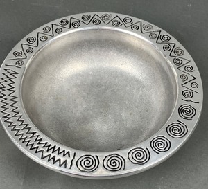 lot 20 image: Set of  Three Mid-Century Wilton Armetale Reggae Serving Pieces