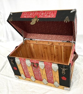 lot 54 image: Small Retro Cedar-Lined Trunk in Red & Black