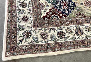 lot 2 image: Fabulous Large Wool Rug 13 Ft x 9 Ft