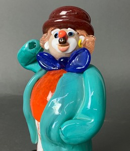 lot 51 image: Art Glass Clown Figurine with Bright Blue Bowtie