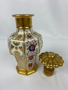 lot 72 image: Vintage Asian Inspired Gold and White Floral Perfume Bottle with Stopper