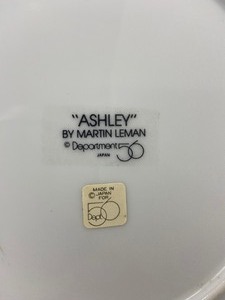 lot 139 image: Lot of TWO Dept. 56 Cats Away Plates by Martin Leman - Ashley and Bruno