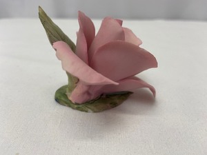 lot 147 image: Vintage Napoleon Pink Porcelain Bisque Rosebud - Authentic Italian Capodimonte
