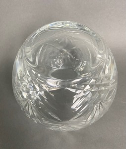 lot 148 image: Vintage Lead Crystal Rose Bowl  Vase