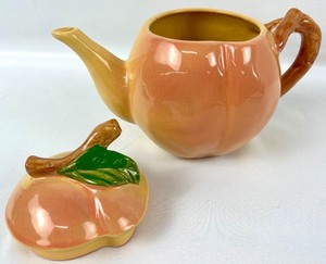 lot 162 image: Vintage Block Molde Hand-Painted Peaches Tea Pot by Barbara Eigen