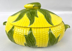 lot 161 image: 4 Vintage Corn Motif Serving Vessels - Shawnee and more