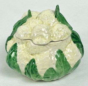 lot 167 image: Hand-Painted Vietri Ceramic Cauliflower Dish With Lid - Made In Italy