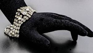 lot 128 image: Elegant Vintage Rhinestone Multi-Strand Bracelet