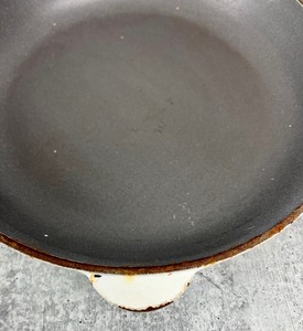 lot 109 image: Vintage 10.5 Le Creuset Cast Iron Skillet - White Enamel #26