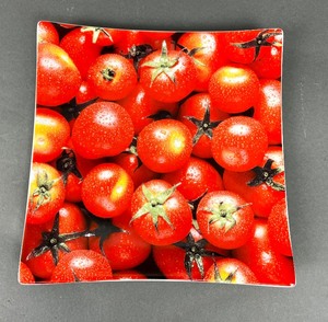 lot 172 image: 4 Tomato Themed Servings Dishes