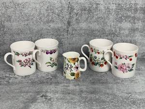 lot 141 image: Royal Worchester English & Irish Ballyporeen China Mugs