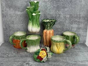 lot 142 image: Fitz and Floyd (F&F) Vintage Vegetable Serving Ware Collection