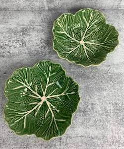 lot 155 image: Cute Veggie and Dip Serving Bowl and Cabbage Leaf Shaped Serving Bowls