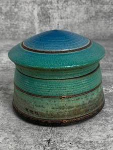 lot 157 image: Vintage Richard Gruchalla Pottery Vessel & Ornate Vintage Chinese Vase