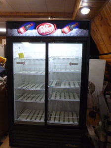 lot 4 image: True Double Glass Door Cooler