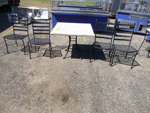 lot 28 image: Outdoor Patio Table with 4 Chairs
