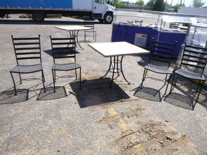 lot 29 image: Outdoor Patio Table with 4 Chairs