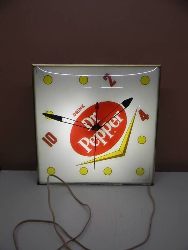 RARE VINTAGE ORIGINAL - DRINK Dr. Pepper ADVERTISING PAM CLOCK