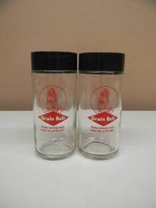 VINTAGE GRAIN BELT BEER SALT & PEPPER SHAKERS - NICE - GREAT SET - SEE PICTURES