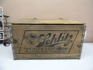 ORIGINAL VINTAGE SCHLITZ THE BEER THAT MADE MILWAUKEE FAMOUS WOOD BEER CRATE - GREAT PIECE - APPROX 24W 14H 16D - SEE PICTURES