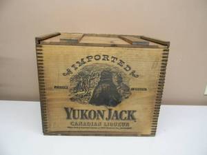 NEW OLD STOCK - VINTAGE IMPORTED YUKON JACK CANADIAN LIQUOR WHISKEY WOOD DISPLAY CASE - AWESOME PIECE - APPROX 15W 12H 11D - SEE PICTURES