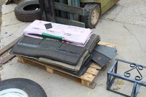 Lot of (1 Pallet) House Shingles