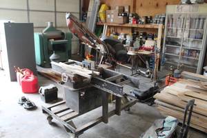 lot 824 image: 7 Metal Cutting Band Saw with Rolling Base
