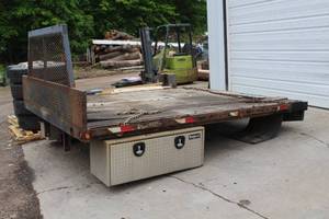 lot 825 image: 2015 Dodge 1-Ton Truck Bed
