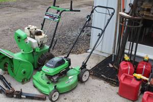 lot 861 image: Lawn Boy Gas Push Assist Lawn Mower