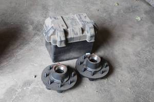 Lot of (2) 8-Lug Wheel Hubs with Battery Case