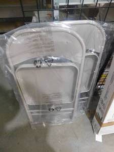 lot 23 image: (2) Metal Folding Chairs.