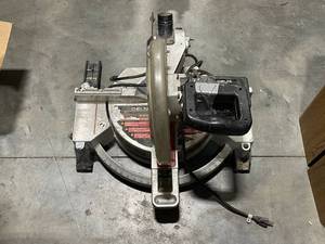 lot 53 image: Delta Compound Miter Saw