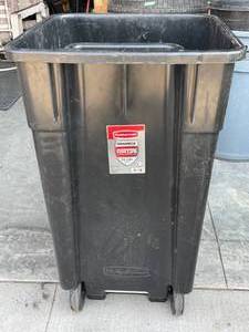 lot 74 image: 50 Gallon Rubbermaid Trash Can
