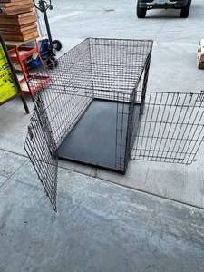 lot 77 image: Folding Pet Crate