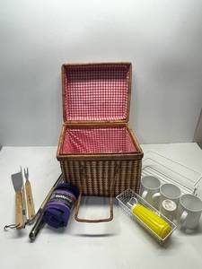 lot 83 image: Picnic Basket and Items