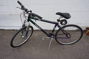 lot 65 image: Trek 7000 ZX Aluminum Series Front Suspension Mountain Bike
