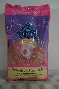 lot 73 image: Blue Buffalo Sensitive Stomach Adult Cat Food