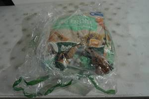 lot 76 image: Rachael Ray Nutrish Adult Cat Food