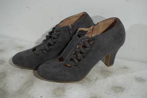 lot 184 image: Journee Collection Piper Booties - Womens 10