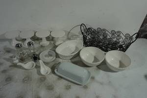 lot 188 image: Assorted Serving Pieces
