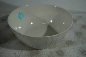 lot 56 image: NEW Martha Stewart Wood Pattern Stoneware Serving Bowl - 9.85