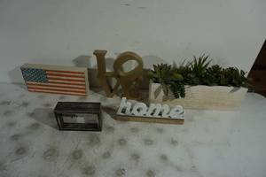 lot 152 image: Assorted Home Dcor - Home, Love, Flag