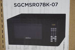 lot 181 image: Sunbeam .7 Cu Ft Black Microwave