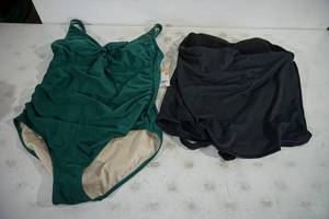 lot 220 image: NEW Womens Swimsuits - XL