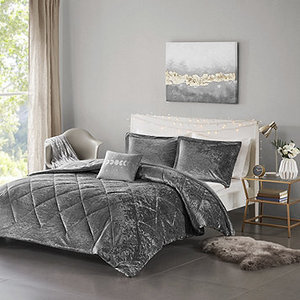 lot 29 image: Intelligent Design Isabel Velvet Comforter Set - California King